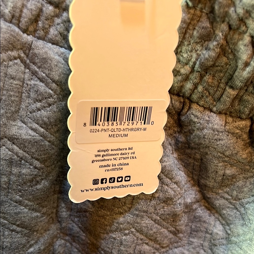 Gray Button-Down Women's Capri Pants. - image 6